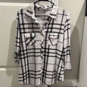 Women’s Eden & Olivia Black and White Plaid Shirt 8012